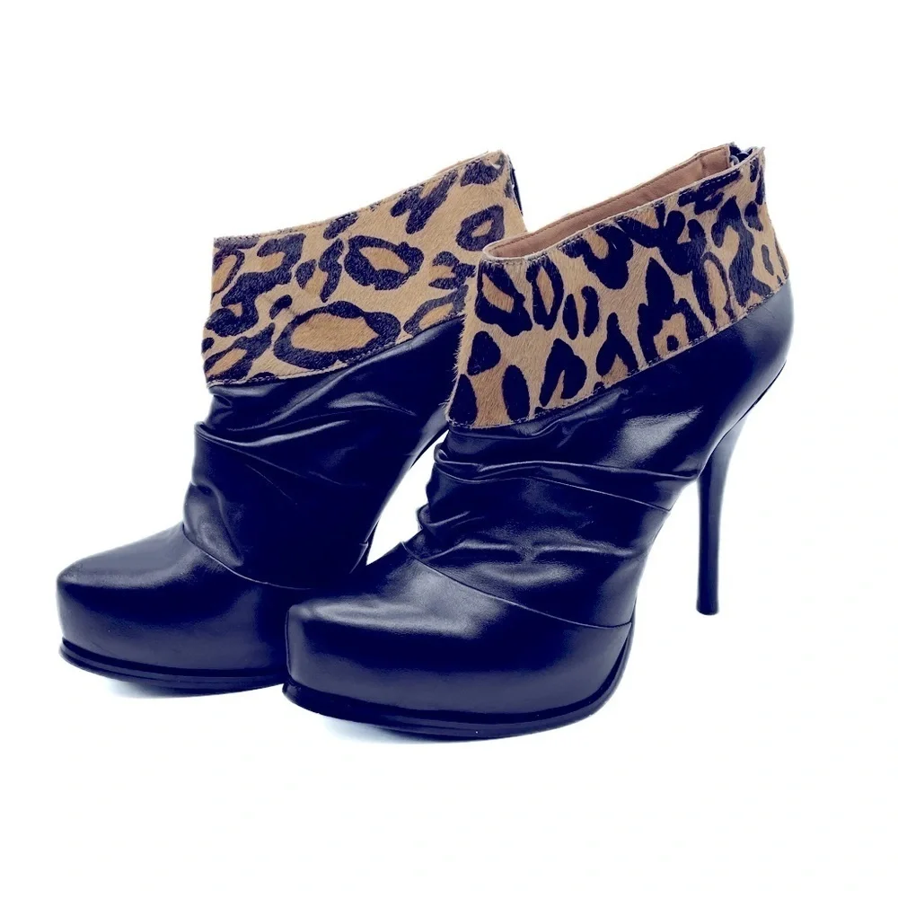 Black leather leopard cuff ankle booties EU size 39 Brand 5l48 from Saks 5th Ave